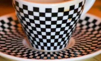 Puzzle 2680 - Tasse à damiers