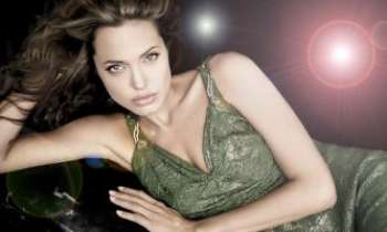Puzzle 2891 - Angelina Jolie la Star