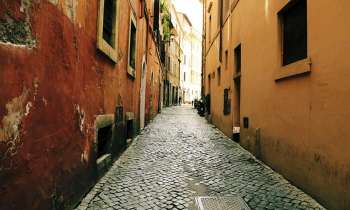 Puzzle 3443 - Ruelle colorée