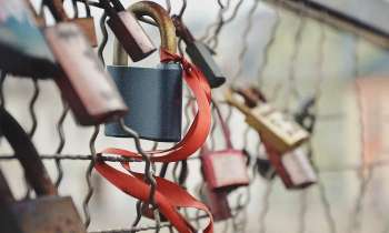 Puzzle 3424 - Cadenas au grillage