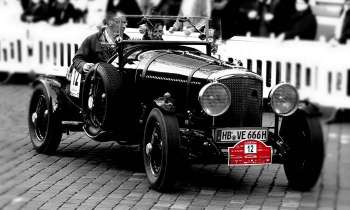 Puzzle 3548 - ancienne voiture de cours