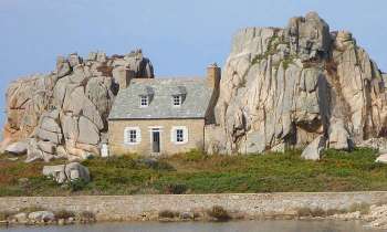 Puzzle 3648 - maison entre les rochers