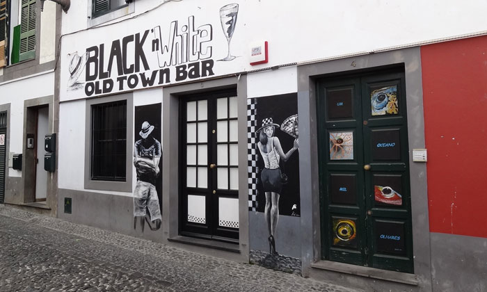 Puzzle Bar Black and White