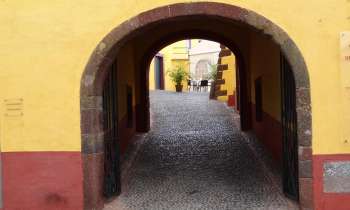 Puzzle 3859 - Rue pavée à Funchal 