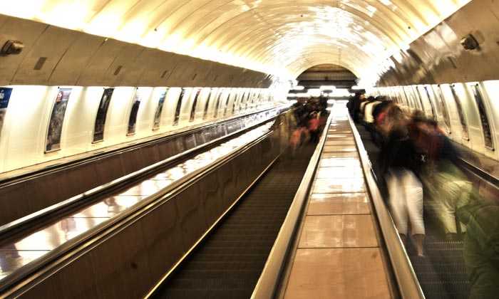 Puzzle Escalator dans le métro
