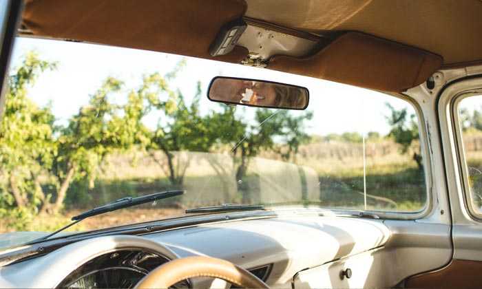 Puzzle Conduire une voiture ancienne