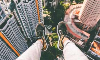 Puzzle 4989 - Les pieds dans le vide
