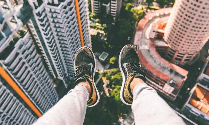 Puzzle Les pieds dans le vide