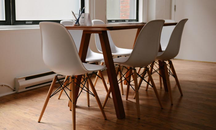 Puzzle Chaises et table
