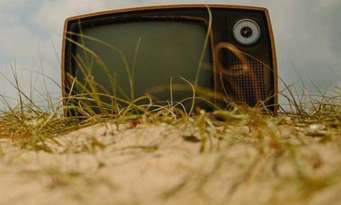 Puzzle Télé dans le sable