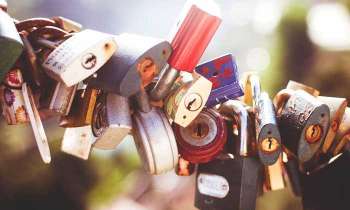 Puzzle 4377 - cadenas attachés