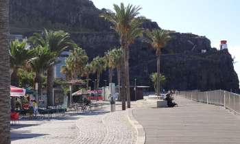 Puzzle 3776 - Terrasse en bord de mer