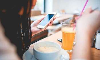 Puzzle 5090 - Petit déjeuner au téléphone