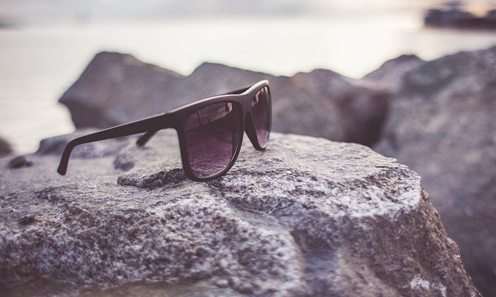 Puzzle Lunettes de soleil sur rocher