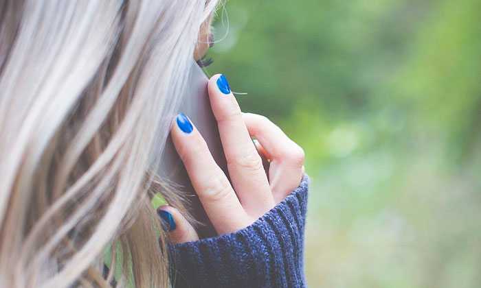 Puzzle Femme au téléphone