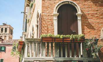 Puzzle 3850 - Balcon de maison ancienne