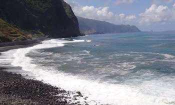 Puzzle 3852 - Falaises abruptes dans la mer