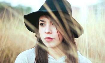 Puzzle 4209 - Femme au chapeau