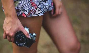 Puzzle 4253 - Une touriste photographe
