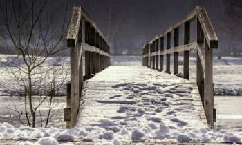 Puzzle 4018 - Pont de bois sous la neige
