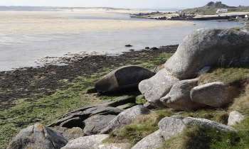 Puzzle 4576 - Plage et rochers en Bretagne