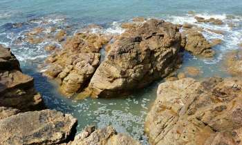Puzzle 4182 - Rochers bord de mer