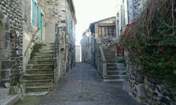Puzzle 4180 - Ruelle aux volets bleus