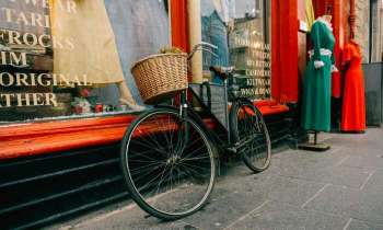 Puzzle 5022 - Vélo devant une boutique