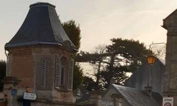 13571 | Petite tour - Cette petite tour se trouve dans le vieux Luc (Calvados)