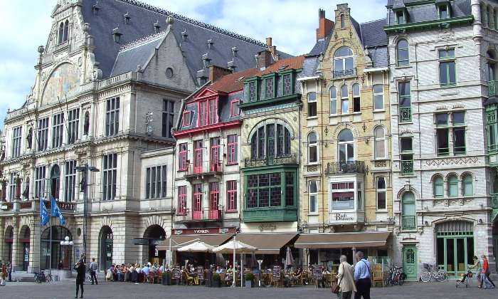 Puzzle Une place à Gand (Belgique)