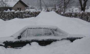 Puzzle 5483 - Voiture sous la neige