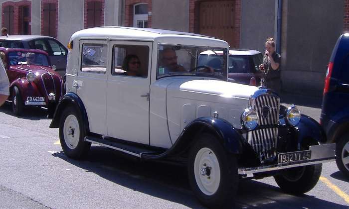 Puzzle défilé voitures anciennes