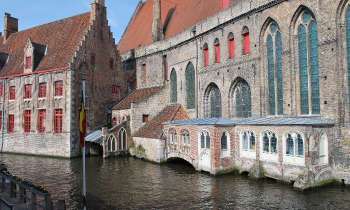 Puzzle 5863 - Bruges le long d'un canal