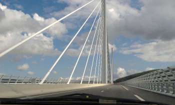 Puzzle 5931 - viaduc de Millau dans les nuag