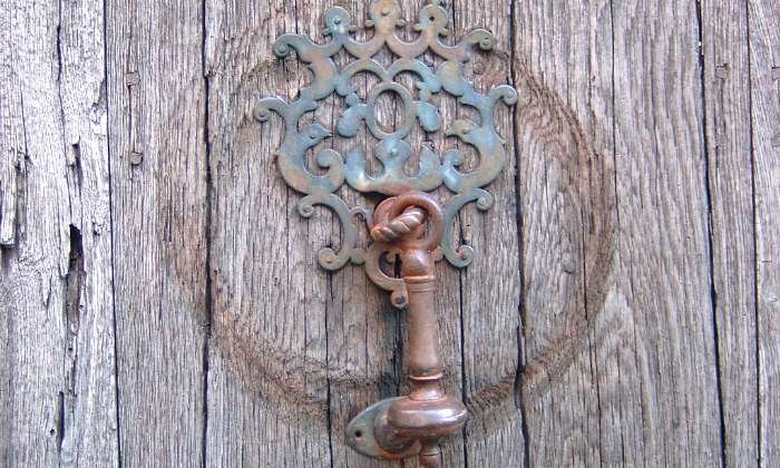 Puzzle heurtoir ouvragé