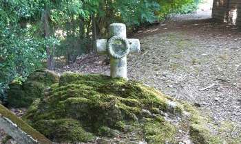 13991 | Croix - Petite crois sur le chemin de randonnée  !!