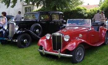 Puzzle 7358 - expo voitures anciennes