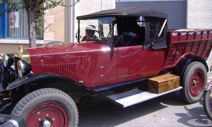 Puzzle défilé voitures anciennes