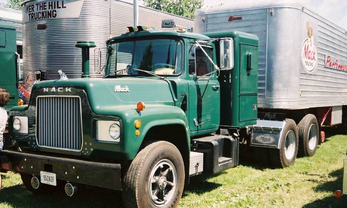 Puzzle 1966 MACK 600 BROWN TRAILER