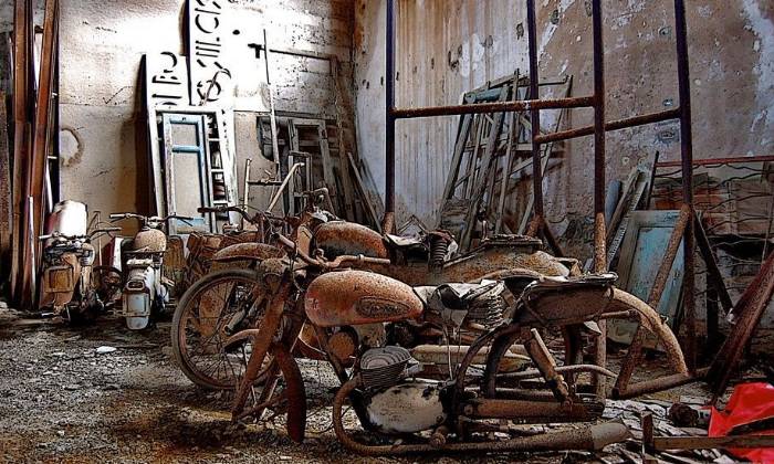 Puzzle moto abandonnée