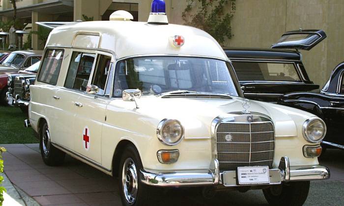 Puzzle MERCEDES AMBULANCE