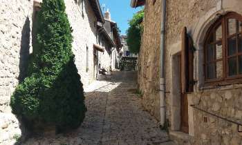 Puzzle 7049 - village de la Drôme