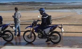 13120 | Motos - Plage surveillée par les gendarmes.