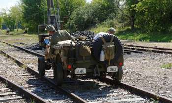 Puzzle 12777 - JEEP WILLYS SUR RAIL