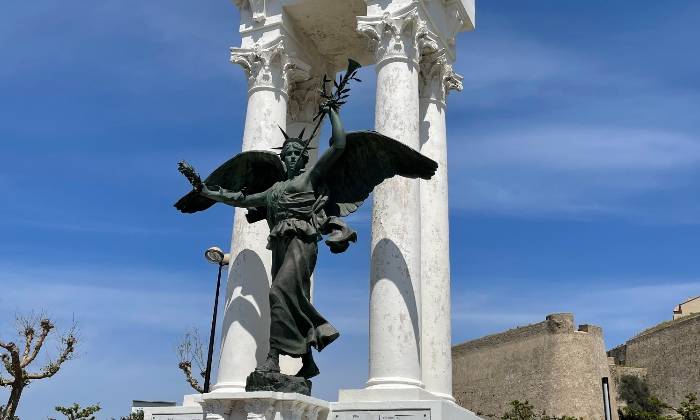 Puzzle monument aux morts Calvi