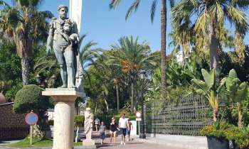 Puzzle 8999 - statue sur place