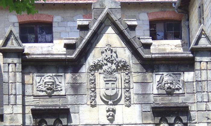 Puzzle façade