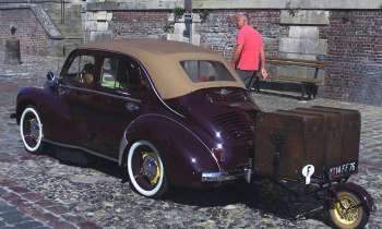 Puzzle 8789 - RENAULT 4 CV LUXE