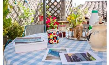 Puzzle 9152 - Cartes postales sur une table