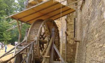 Puzzle 8365 - Guédelon cage à écureuil